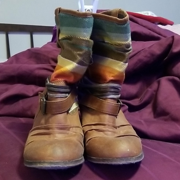 Cute Pattern Boho Boots - Picture 2 of 4